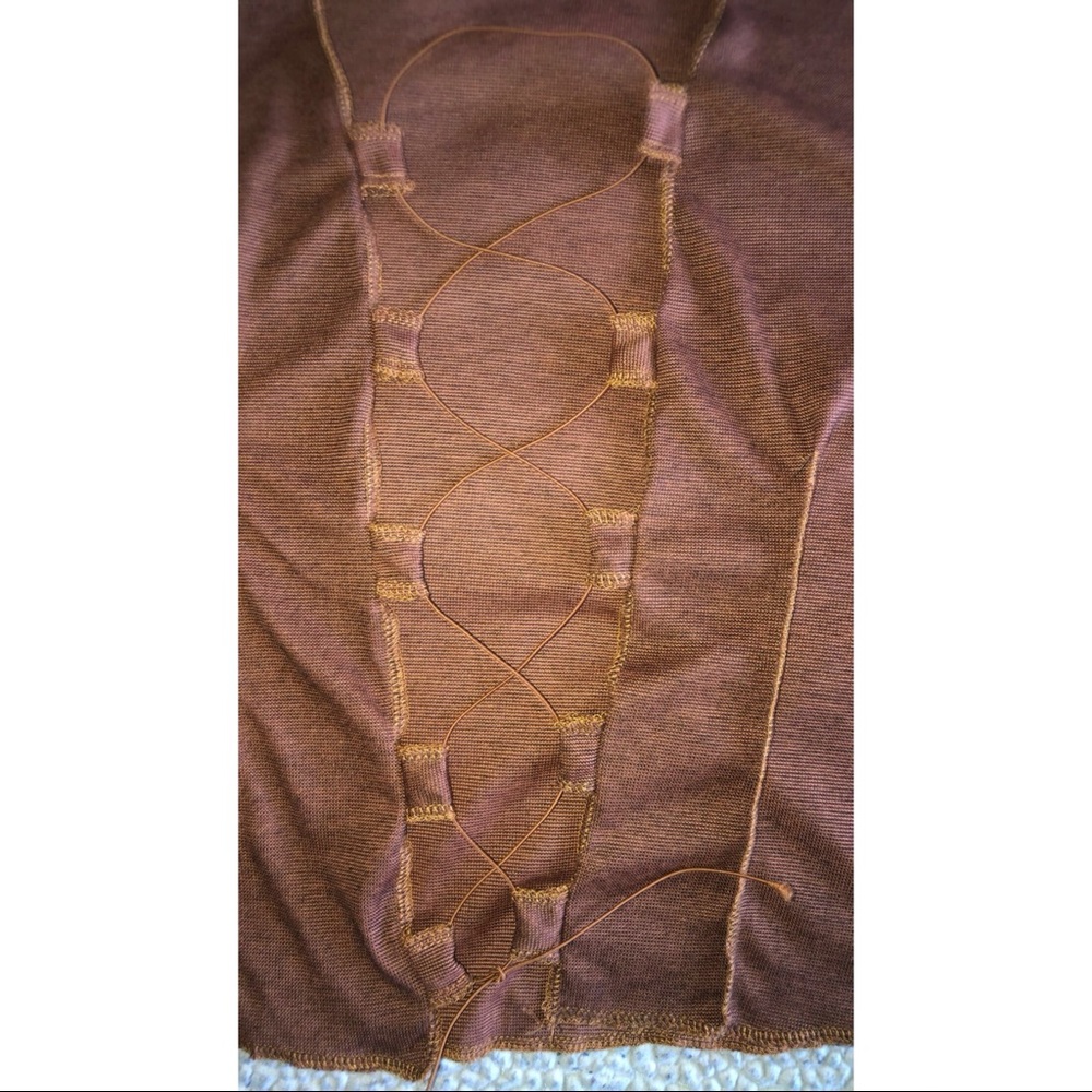 💕😍❤️MAKE AN OFFER! LACE UP CROPPED TOP❤️😍💕 - Picture 3 of 4